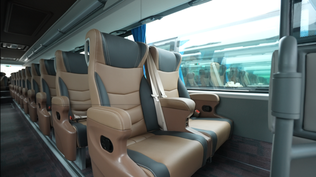 行業最大批量!宇通100輛高端旅游客車交付新疆 行業最大批量!宇通100輛高端旅游客車交付新疆