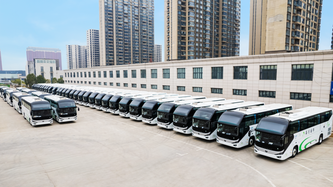行業最大批量!宇通100輛高端旅游客車交付新疆 行業最大批量!宇通100輛高端旅游客車交付新疆