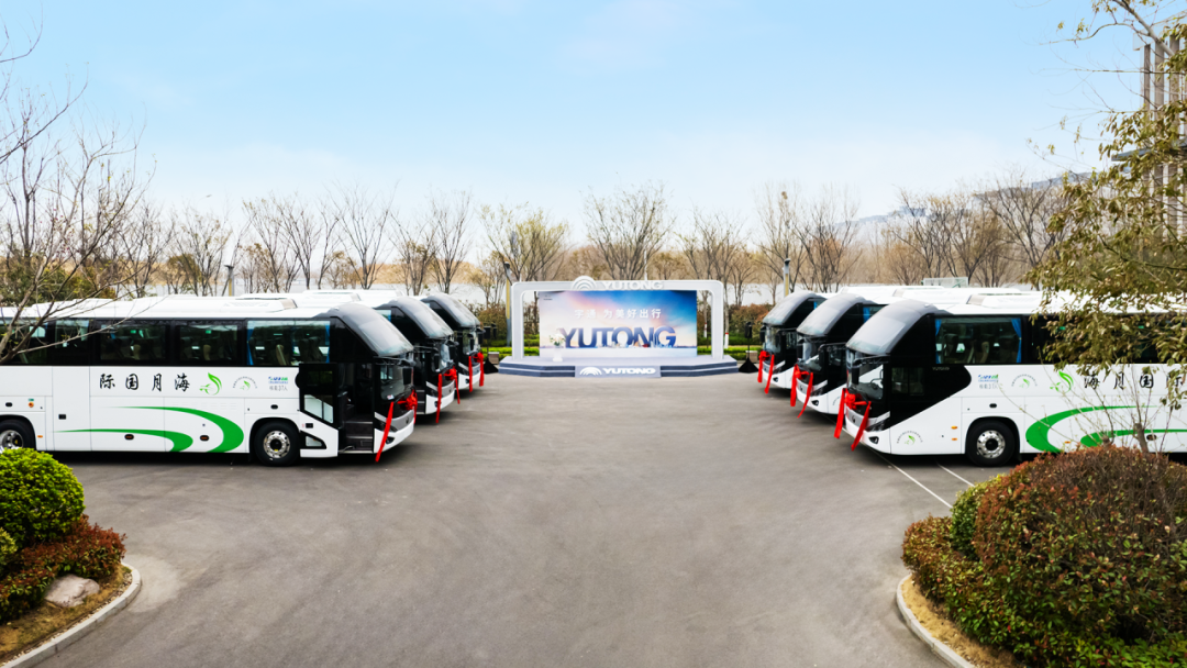 行業最大批量!宇通100輛高端旅游客車交付新疆 行業最大批量!宇通100輛高端旅游客車交付新疆