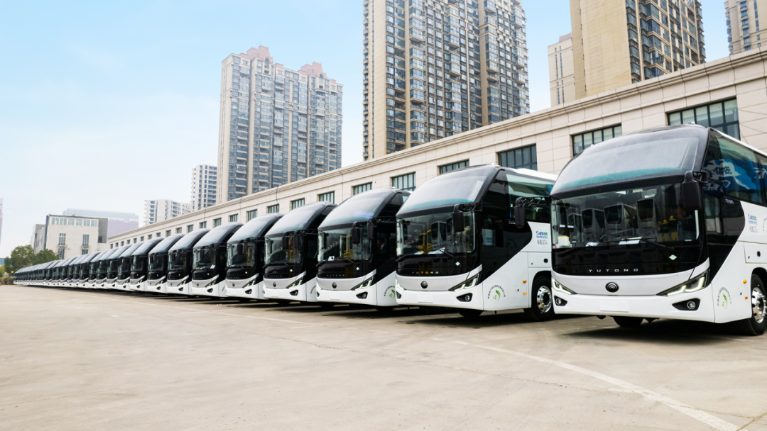 行業最大批量!宇通100輛高端旅游客車交付新疆 行業最大批量!宇通100輛高端旅游客車交付新疆