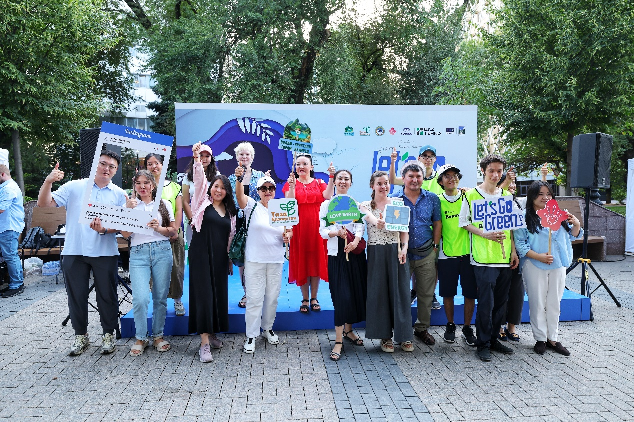 綠色點亮阿拉木圖 宇通攜手中國駐阿拉木圖總領事館共啟低碳出行新篇章