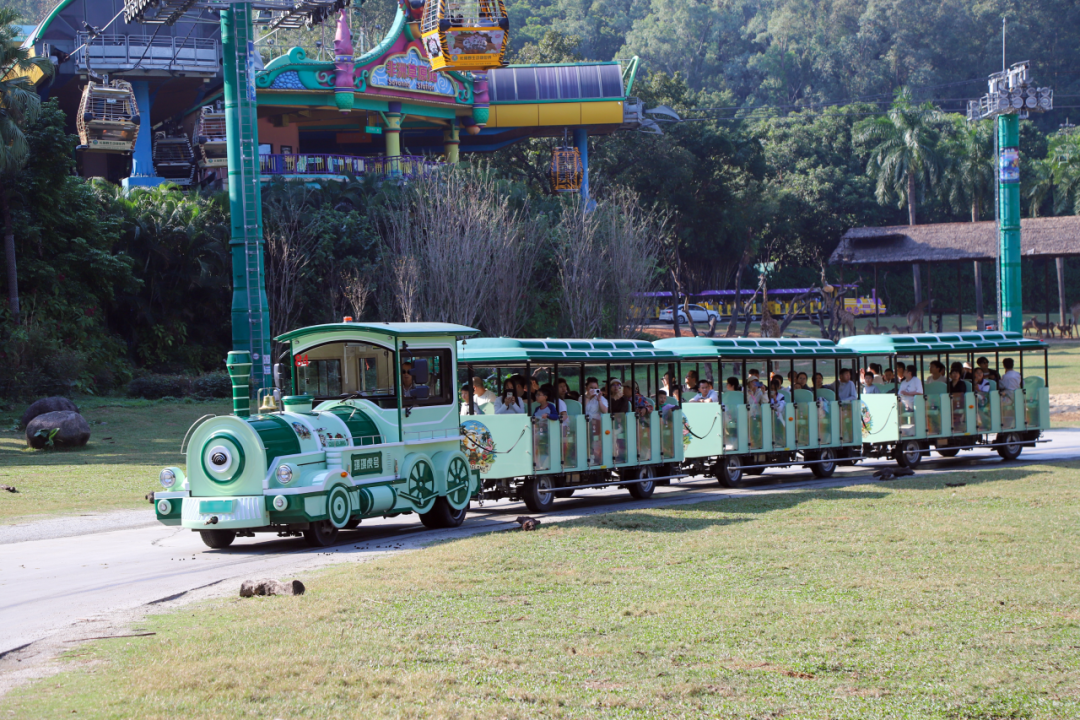 宇通鋰電觀光列車和劍齒虎觀光車亮相北京，以定制化方案賦能景區升級